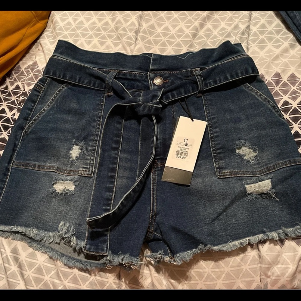 Western style tie shorts